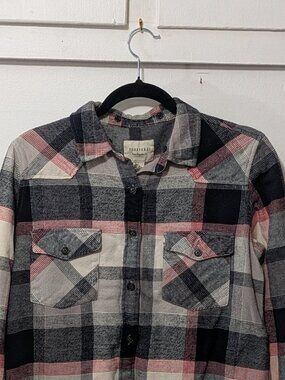 Forever 21 Los Angeles Co. flannel long sleeve Black Red White Plaid